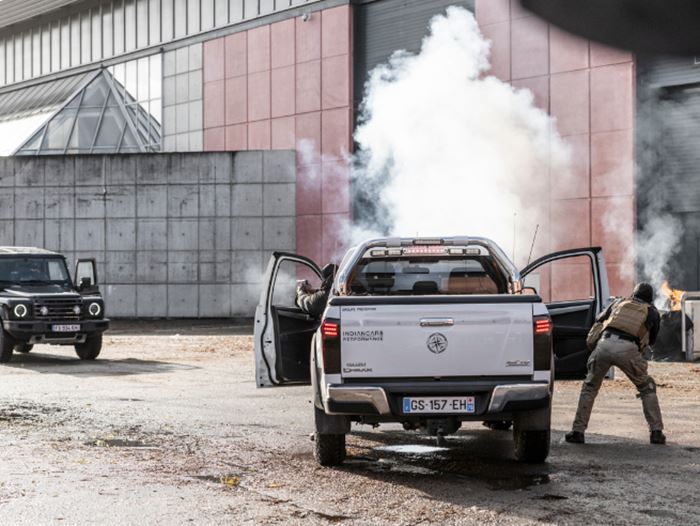 Simulation d'une attaque de convoi de haute personnalité par 2 policiers du RAID