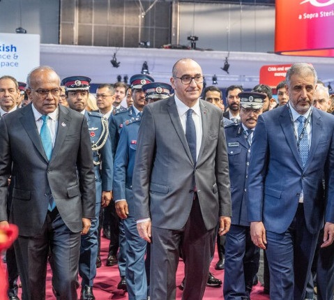 Gérald Darmanin, ministre français de l'intérieur, accompagné de nombreuses délégations officielles françaises et internationales lors de l'inauguration de Milipol Paris