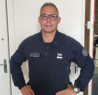 Portrait de Eric CALVET, Major de Police au sein de DOPC et de la Préfecture de Police de Paris, et membre du jury des Milipol Innovation Awards dans la catégorie Équipements individuels / protection des primo-intervenants